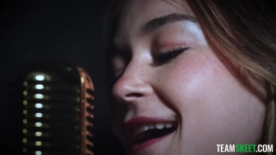 [UnderTheTable] Oops! She Did It Again: Della Earns Her Career With Her Throat