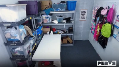 [Shoplyfter] A Thief on Wheels