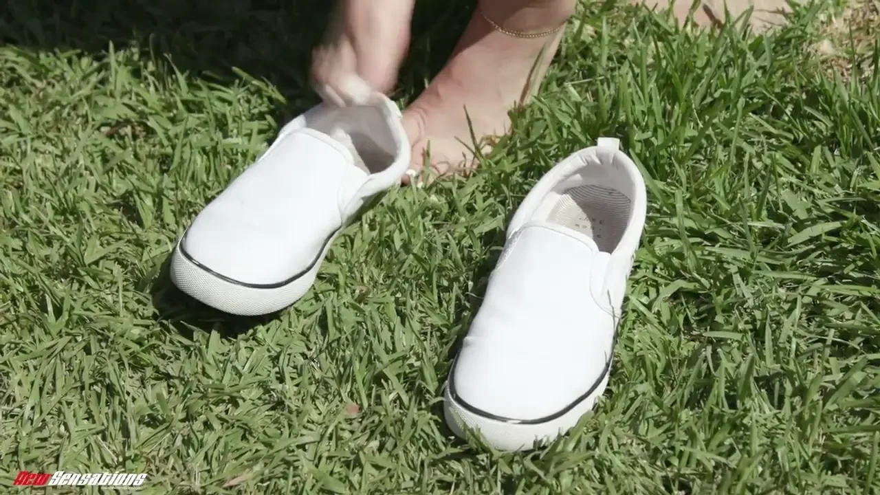 [NewSensations] Stops By For A Friendly Dip