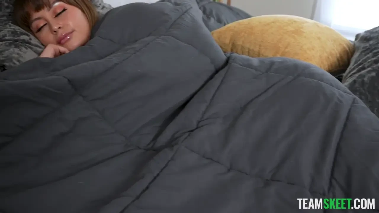 [TeenPies] Good Deed Jar: She Gets a Black Friday Shopping Spree, He Gets to Breed Her