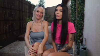 [JacquieEtMichelTV] Two bombshells who get along wonderfully