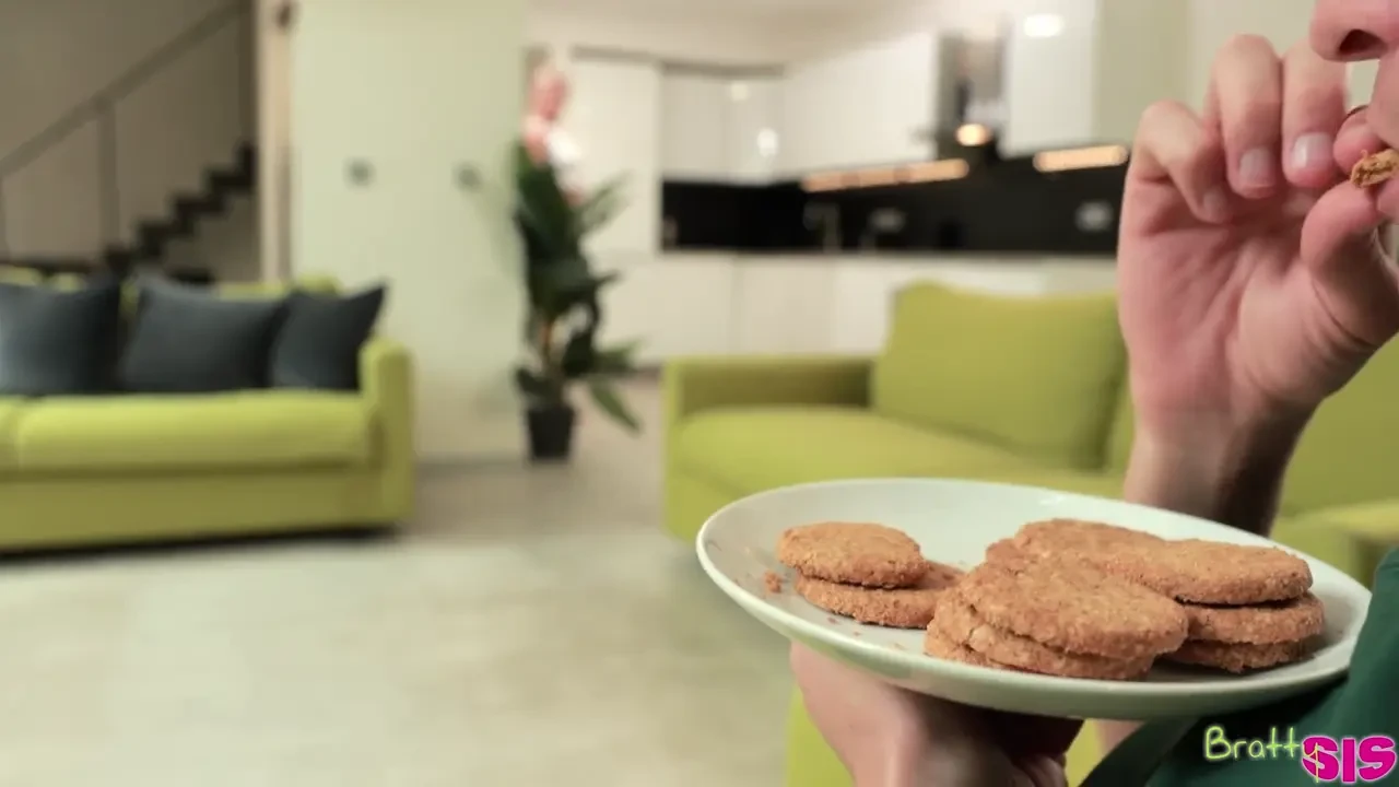 [BrattySis] Giving Stepsis Every Inch Of Effort