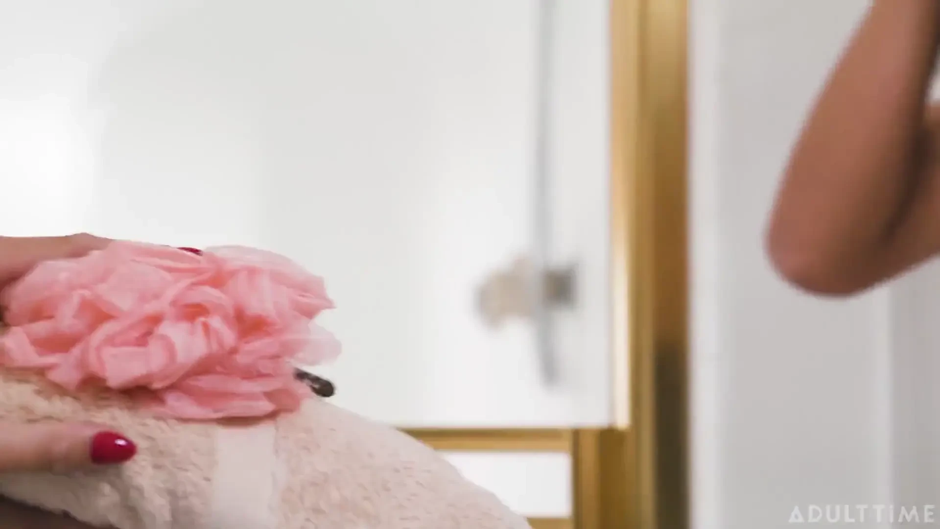 [LezBeBad] Shower Spy Games