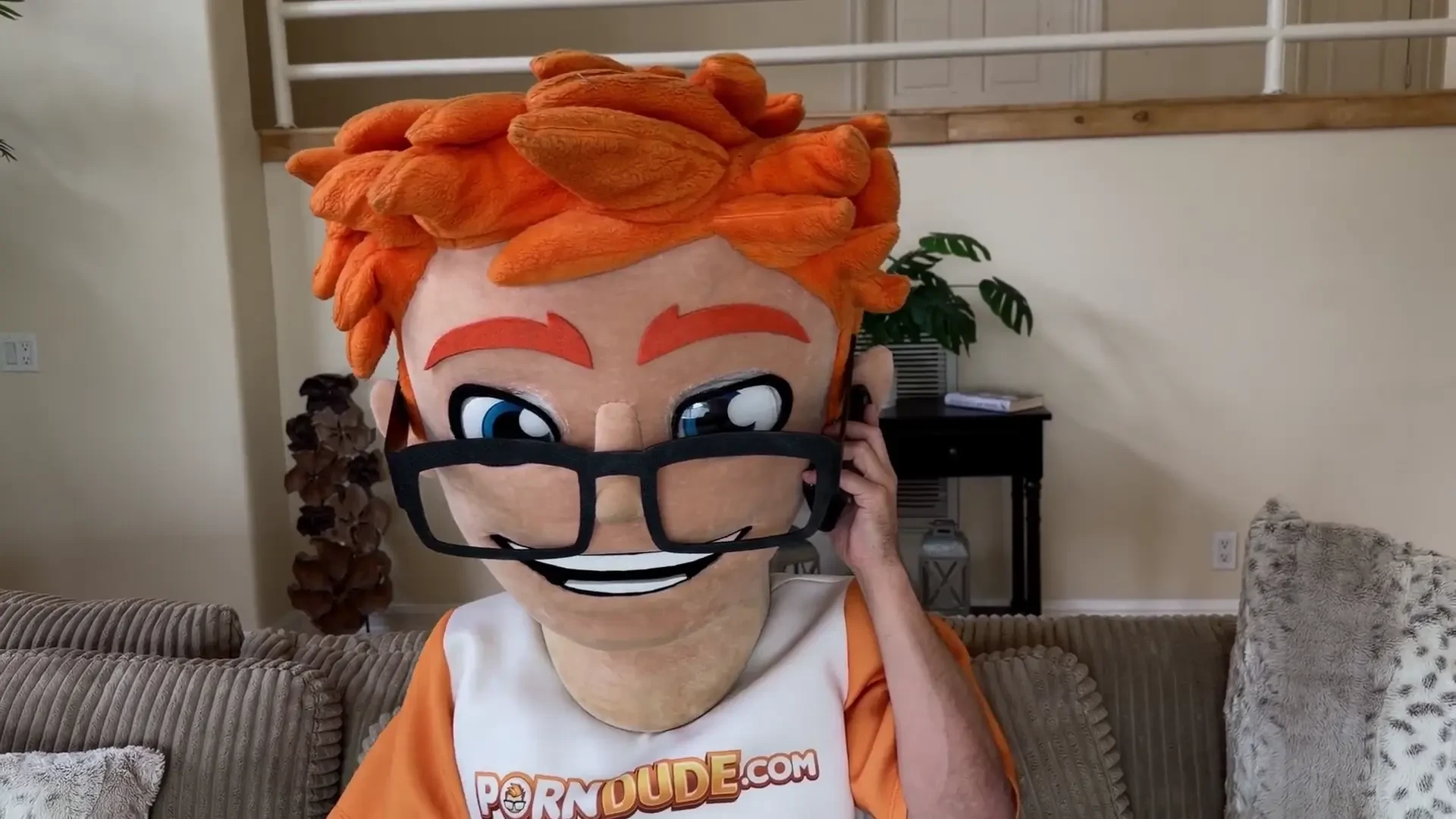 [PornDudeCasting] Sneaks into Porn Dude’s Home and Pants