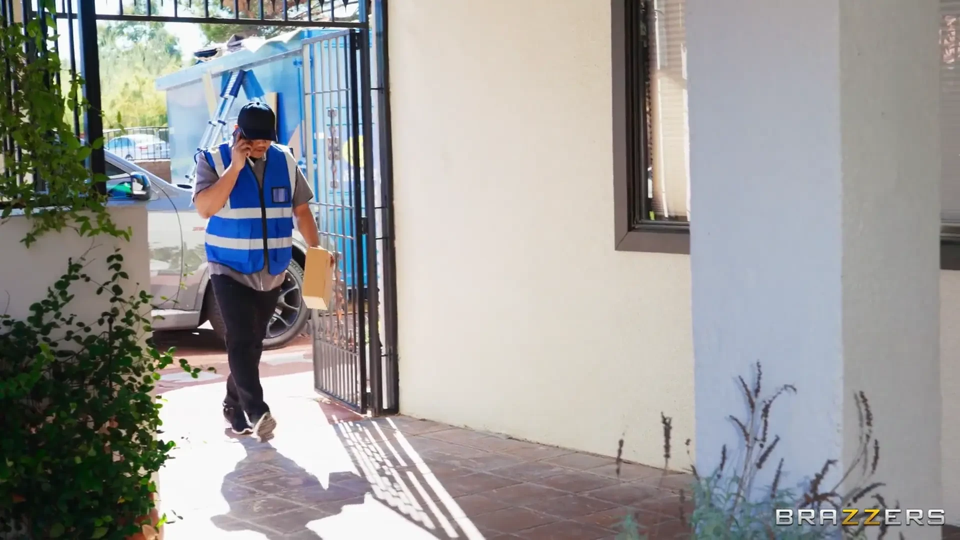 [BrazzersExxtra] The Porch Pirate