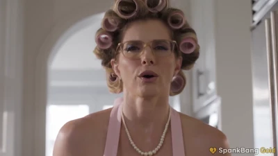 [SpankbangGold] Menopausal Step-Mommy