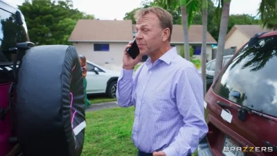 [BrazzersExxtra] Scoring BIG At The Backyard Party