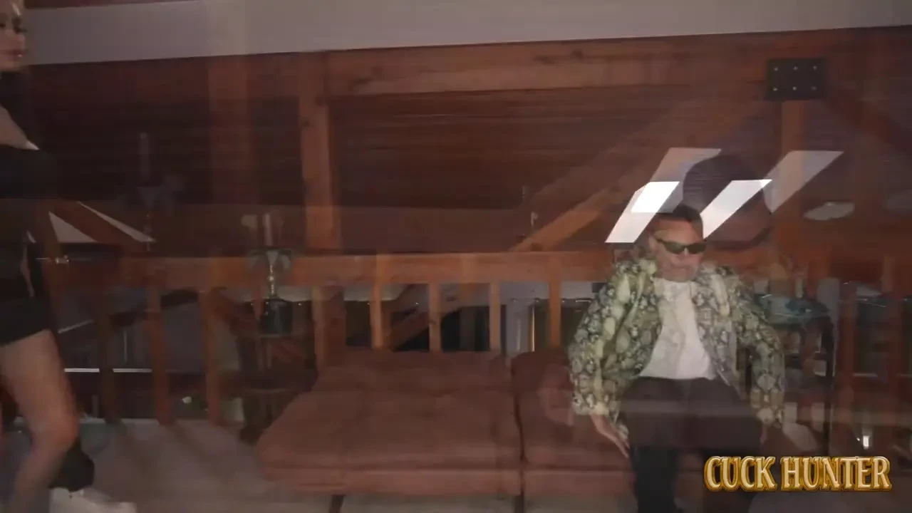 [CuckHunter] Сuckold watches black bodyguard pound his wife with massive cock