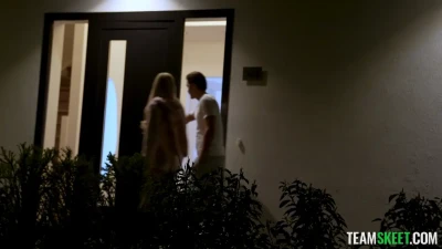 [TeamSkeetSingles] “I’m Hornier Than You Are…” She Offered Me a Massage, but Things Got Sexual Fast