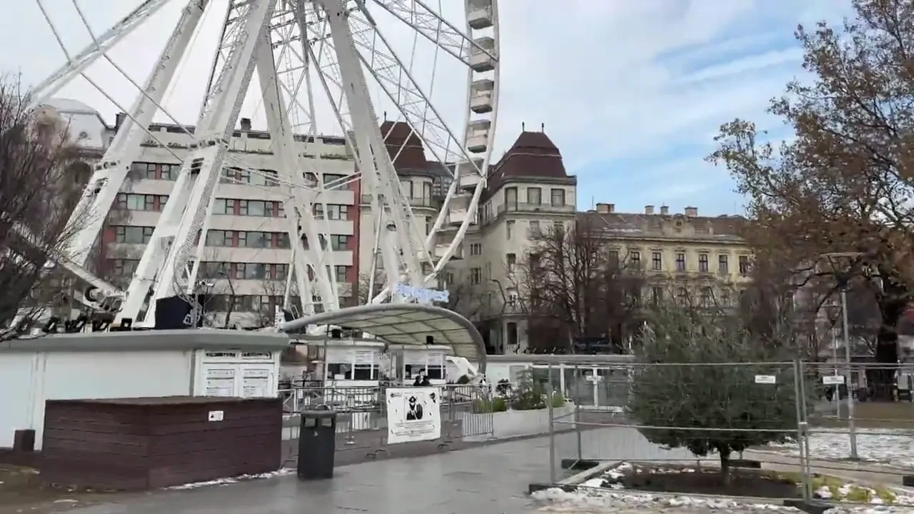 [JacquieEtMichelTV] A 35-year-old former chef!