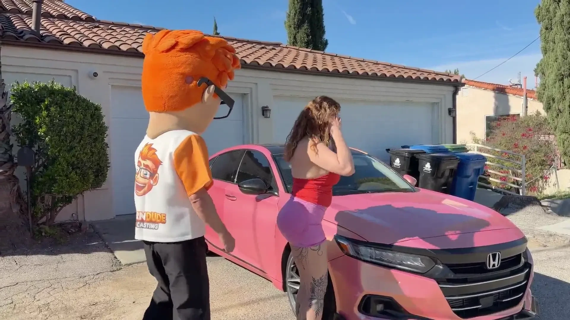 [PornDudeCasting] Porn Dude Peeks Under Avalon Mira’s Hood