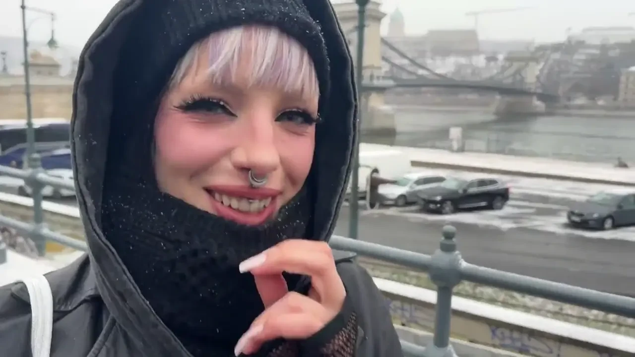 [JacquieEtMichelTV] Cooks two guys with big dicks and reaps doubles!