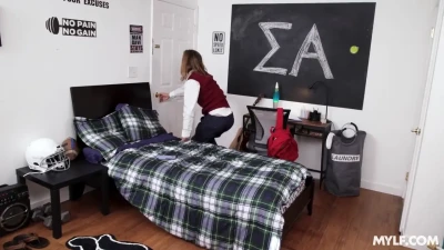 [MomDrips] “I Lied & Said You Were My Girlfriend…” I Can’t Believe She Let Me