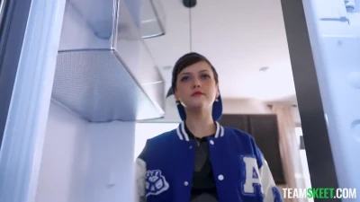 [Tomboyz] Jade’s First Lap Dance: Bisexual Tomboy Daughter Meets My Favorite Stripper