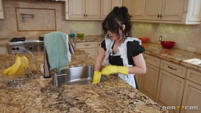 [BrazzersExxtra] The Help Is Horny