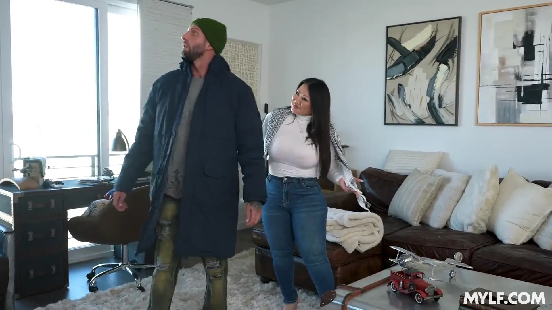 [Milfty] Horny for the Homeless (Tokyo Leigh MYLF Debut)