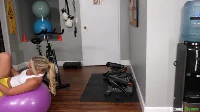 [CuckoldSessions] Stretch Me in Front of My Caged Cuck