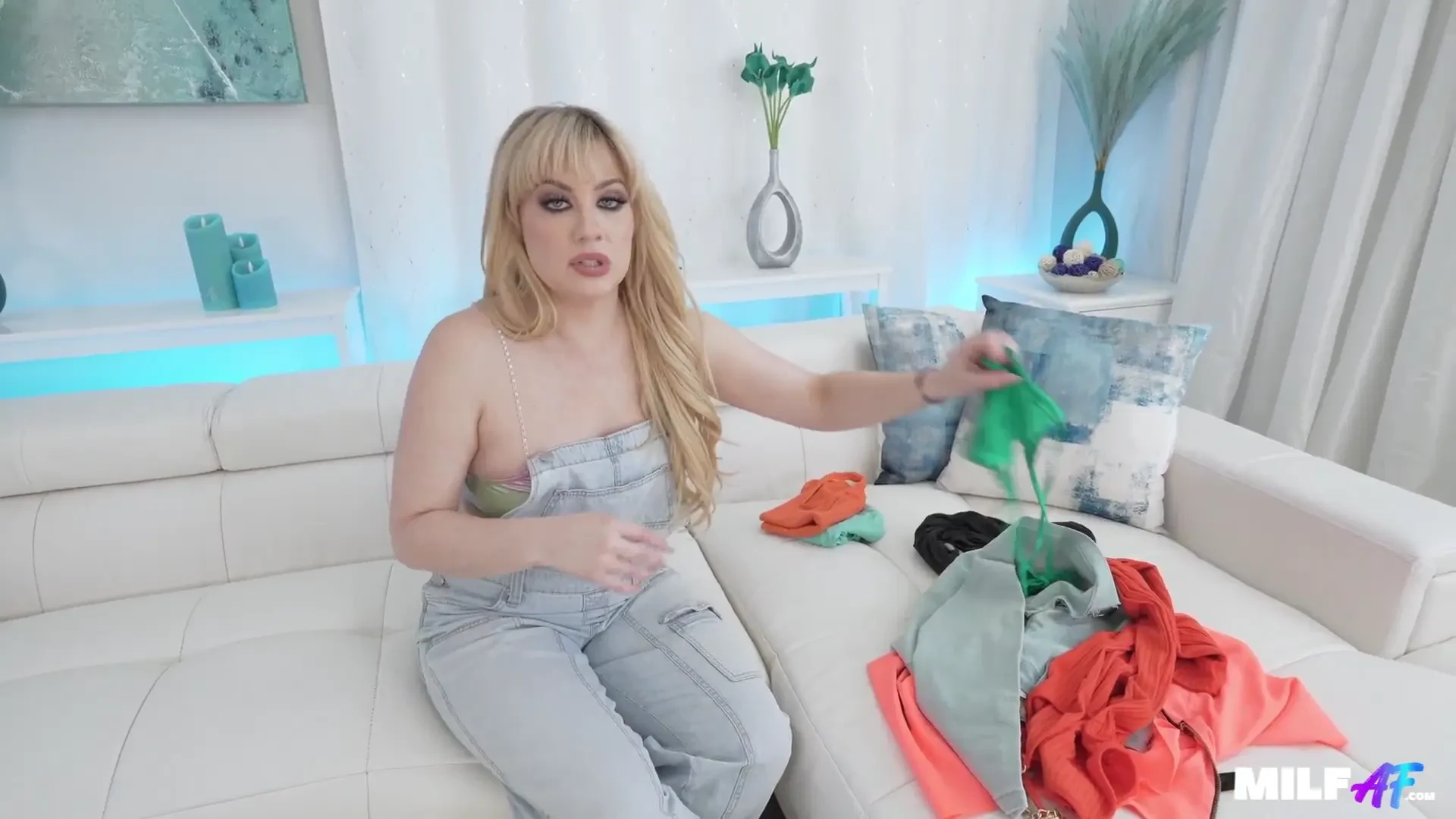 [MilfAF] Ripped jeans fuck