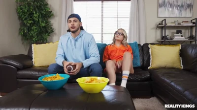 [CrazyCollegeGFs] My Boyfriend Wont Give Me Anal