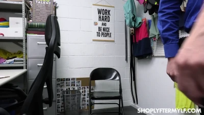 [ShoplyfterMylf] Dominating A Karen