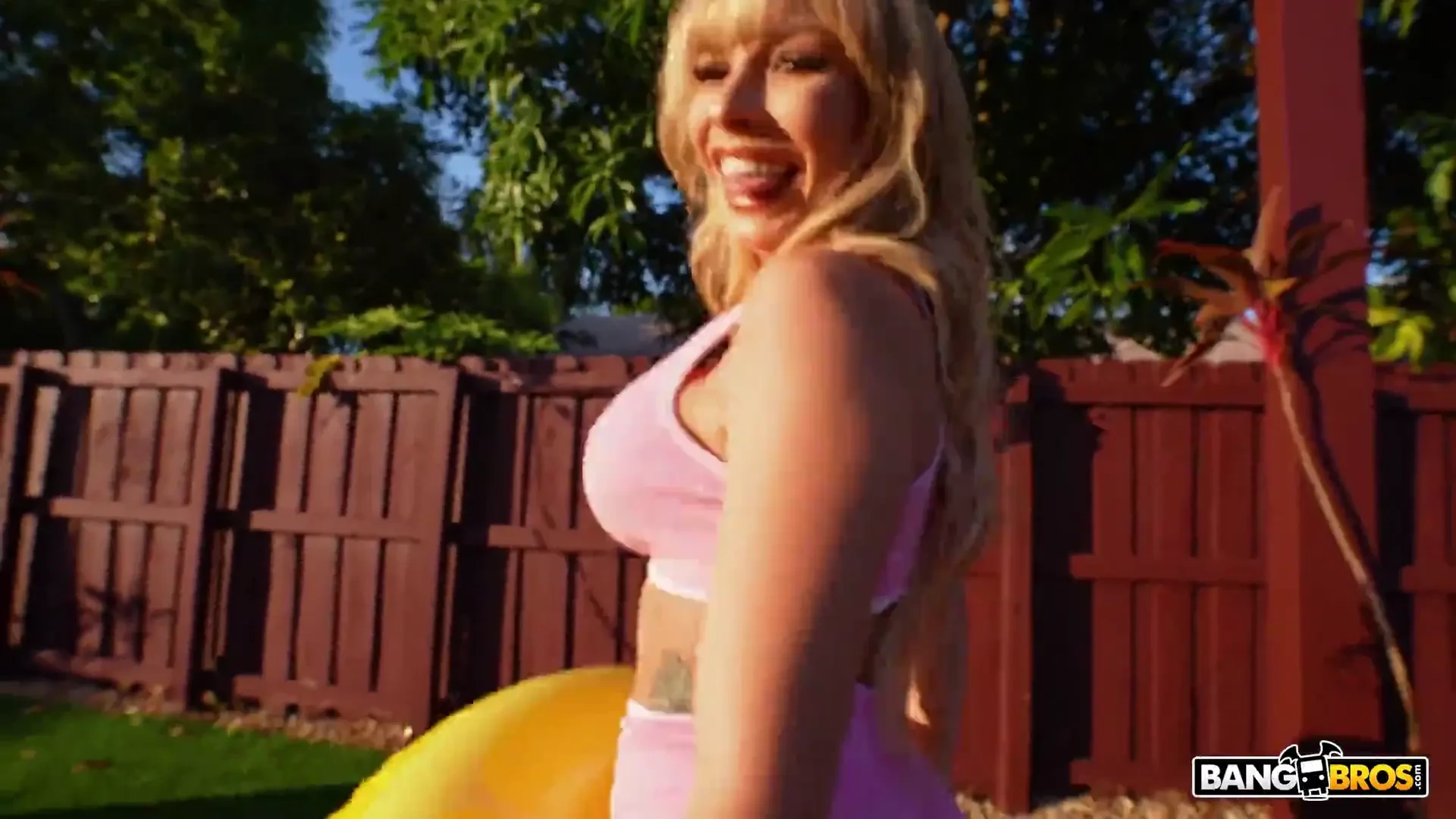 [BigTitsRoundAsses] Likes it Hot